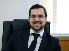 {'nm_midia_inter_thumb1':'https://www.jornalmetas.com.br/_midias/jpg/2026/09/10/120x80/1_7__anmpjnibtnwajoyjmlt92yumxy0vwbsfmby9maaxwyuj3bqpzm4cdmwydo2izm6cgcq5sn1uzm2gtn4ykmlgtn48gd1fmryusm1izmx8vl1etlf9vlwitlfptn-4534151.jpeg', 'id_midia_tipo':'2', 'id_tetag_galer':'', 'id_midia':'6aa30e1ae818c', 'cd_midia':4534154, 'ds_midia_link': 'https://www.jornalmetas.com.br/_midias/jpg/2026/09/10/230x170/1_7__anmpjnibtnwajoyjmlt92yumxy0vwbsfmby9maaxwyuj3bqpzm4cdmwydo2izm6cgcq5sn1uzm2gtn4ykmlgtn48gd1fmryusm1izmx8vl1etlf9vlwitlfptn-4534151.jpeg', 'ds_midia': 'ANDRÉ NAVES, ADVOGADO', 'ds_midia_credi': 'DIVULGAÇÃO', 'ds_midia_titlo': 'ANDRÉ NAVES, ADVOGADO', 'cd_tetag': '51', 'cd_midia_w': '230', 'cd_midia_h': '169', 'align': 'Clear'}