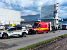 Bombeiros precisaram usar t&eacute;cnicas de resgate para feminina que ficou no interior do ve&iacute;culo