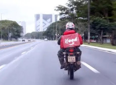 Pesquisa mostra que ter cobertura previdenci&aacute;ria n&atilde;o &eacute; prioridade entre os motoboys de aplicativo
