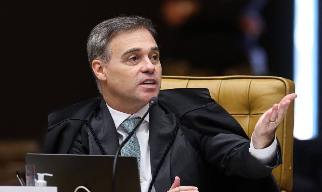 O ministro Andr&eacute; Mendon&ccedil;a confrontou Gilmar Mendes