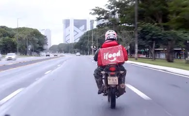 Pesquisa mostra que ter cobertura previdenci&aacute;ria n&atilde;o &eacute; prioridade entre os motoboys de aplicativo