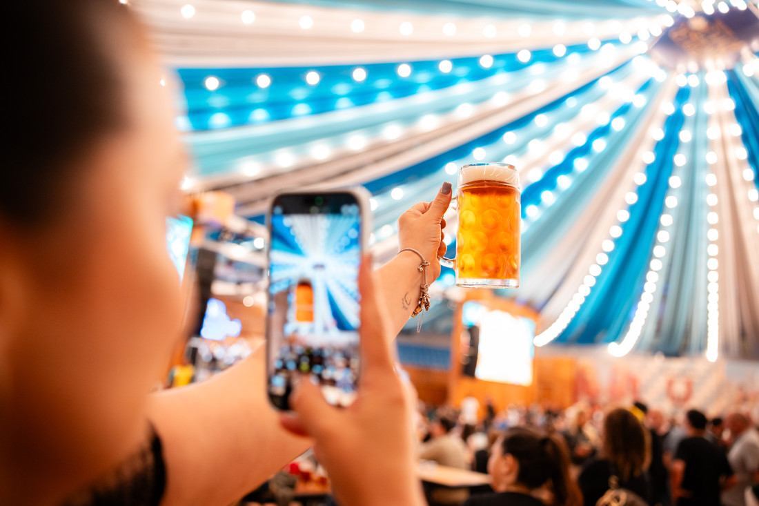 Neste ano, a Oktoberfest Blumenau celebra a 41ª edição, que ocorre de 7 a 25 de outubro de 2026, na Capital Brasileira da Cerveja.