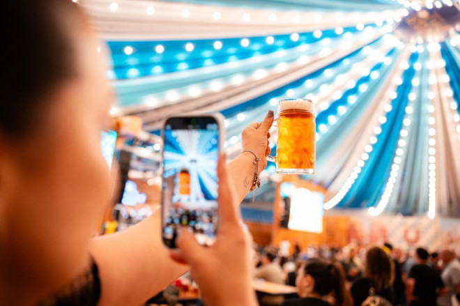 Neste ano, a Oktoberfest Blumenau celebra a 41&ordf; edi&ccedil;&atilde;o, que ocorre de 7 a 25 de outubro de 2026, na Capital Brasileira da Cerveja.