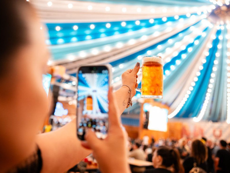 Neste ano, a Oktoberfest Blumenau celebra a 41&ordf; edi&ccedil;&atilde;o, que ocorre de 7 a 25 de outubro de 2026, na Capital Brasileira da Cerveja.
