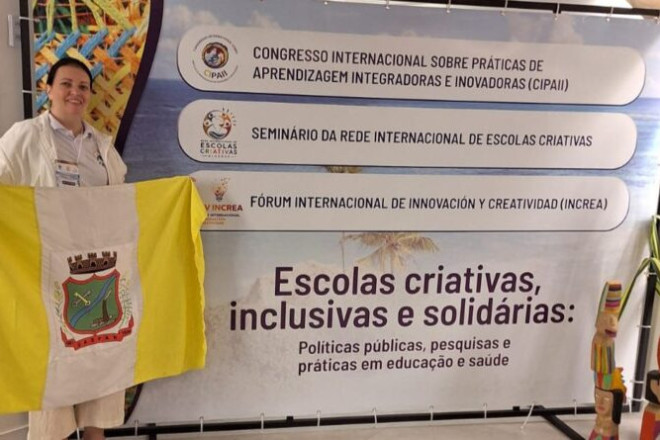 A professora Cl&aacute;udia Dimon Spengler apresentou projeto no IV CIPAII (Congresso Internacional sobre Pr&aacute;ticas de Aprendizagem Integradoras e Inovadoras)