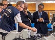Presidente do TRE-SC, desembargador Carlos Roberto da Silva, acompanha prepara&ccedil;&atilde;o das urnas em Blumenau.