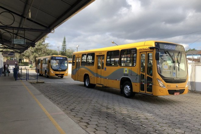 Durante o dia, estar&atilde;o dispon&iacute;veis 16 linhas de &ocirc;nibus, com mais de 250 hor&aacute;rios, operando das 5h55 at&eacute; 18h25.