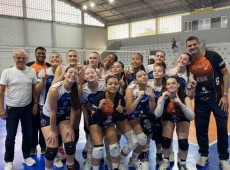A FMEL Gaspar/AEEG jogou em casa e terminou com 100% de aproveitamento a 3&ordf; etapa do Campeonato Estadual de Voleibol na categoria sub-17 feminino