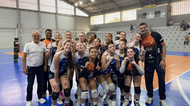 A FMEL Gaspar/AEEG jogou em casa e terminou com 100% de aproveitamento a 3ª etapa do Campeonato Estadual de Voleibol na categoria sub-17 feminino