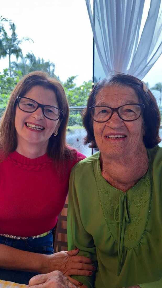 Giana e a m&atilde;e Doraci: relatos de fim de semana que viraram um interessante livro