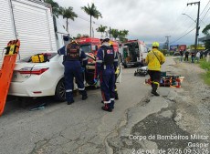 A colis&atilde;o deixou o motorista do autom&oacute;vel, de 76 anos, ferido.