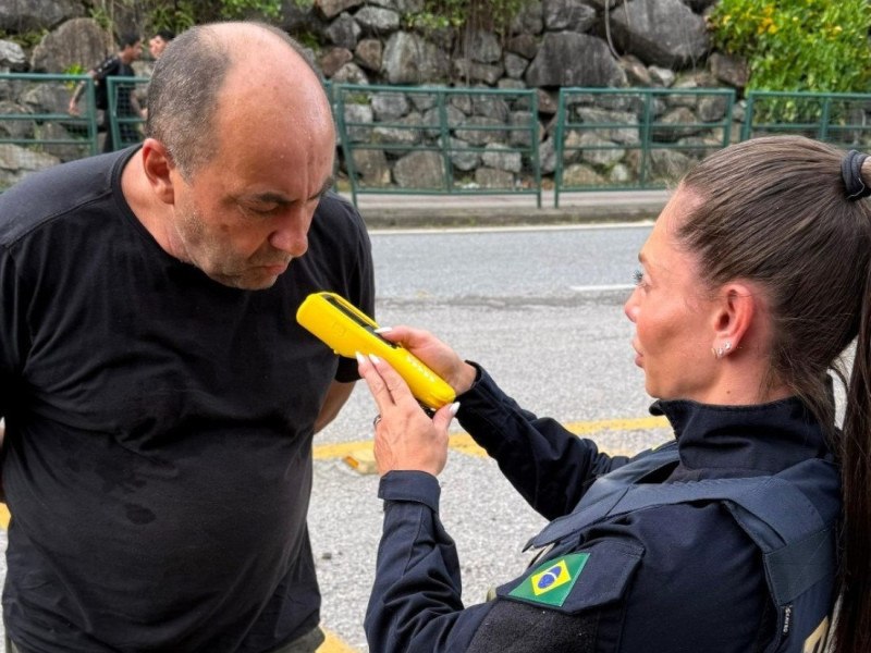 O baf&ocirc;metro &eacute; o equipamento usado para identificar se motoristas ingeriram ou n&atilde;o bebida alcoolica