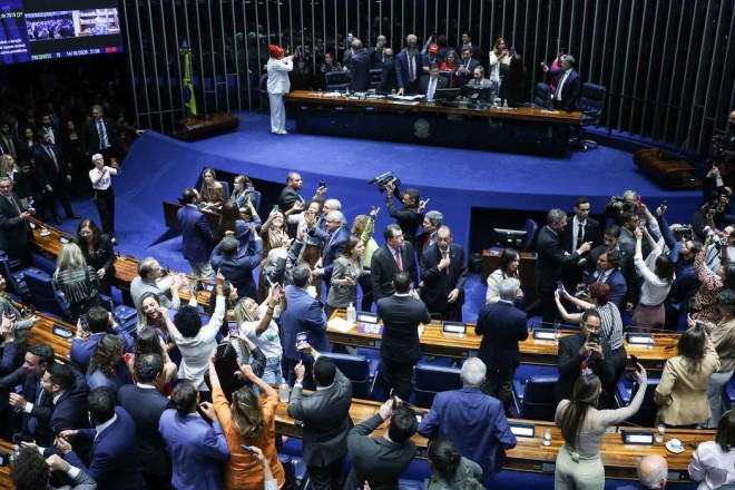 Senado aprova fim da escala 6x1 e redu&ccedil;&atilde;o da jornada de trabalho