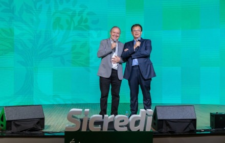 Presidente Jos&eacute; Domingos de Andrade e o Vice-Presidente,  Roderjan Diehl Volaco, da Sicredi Vale Litoral SC