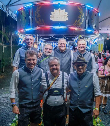 Bela Vista Country Club nos desfiles da Oktoberfest de Blumenau desde a d&eacute;cada de 1990
