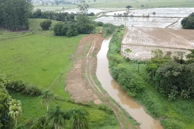 Servi&ccedil;os de limpeza e desassoreamento