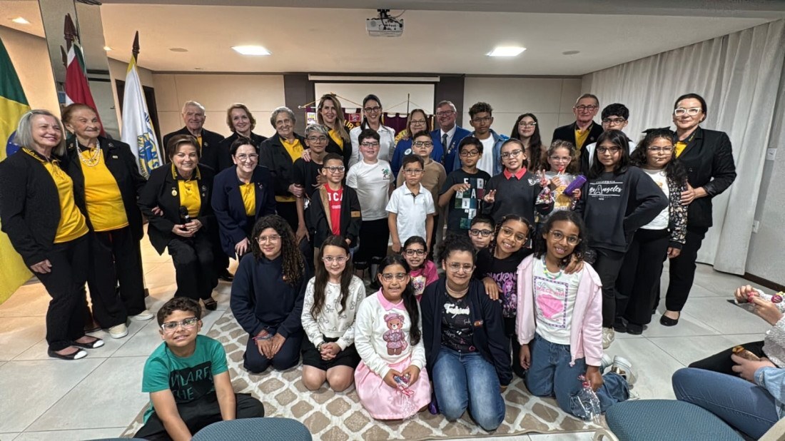 Projeto capitaneado pelo Lions Clube entregou mais 60 óculos a estudantes da rede pública