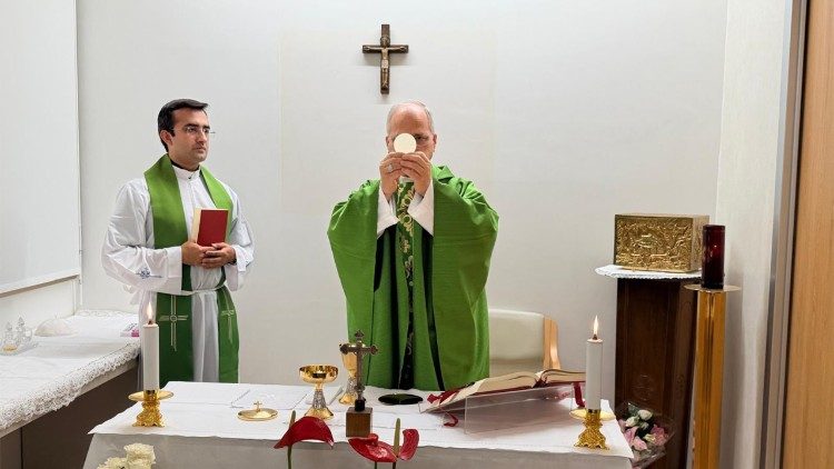 Na homilia da missa celebrada aos funcionários, o Papa agradeceu 