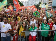 Ato em apoio &agrave; democracia e a Lula re&uacute;ne milhares no Rio e Bras&iacute;lia