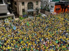 Campanha de Fl&aacute;vio Bolsonaro realiza manifesta&ccedil;&atilde;o na Paulista