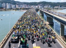 A Ponte Pedro Ivo Campos foi tomada pelos apoiadores de Fl&aacute;vio Bolsonaro