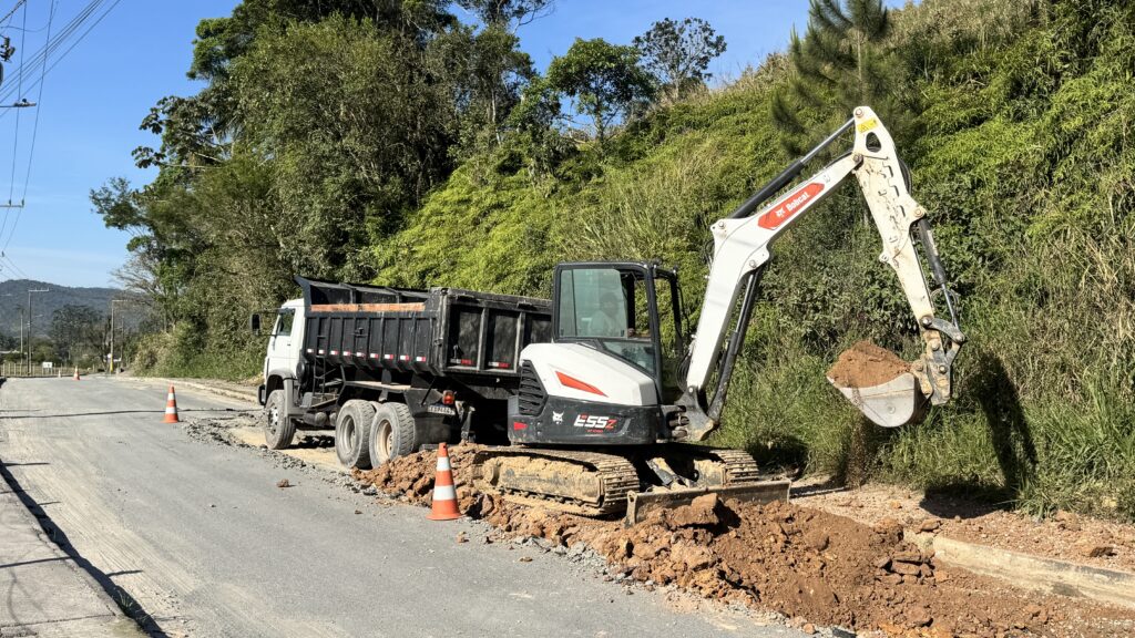 O documento também prevê garantia de cinco anos para os serviços executados pela empresa, contados a partir do recebimento da obra pela Secretaria de Obras e Serviços Urbanos.

