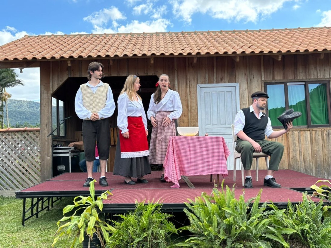 A iniciativa busca preservar e divulgar as tradições transmitidas entre gerações pelas famílias que integram a rota, reunindo manifestações culturais e experiências ligadas à história da imigração italiana na região.
