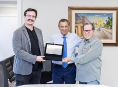 Reconhecimento foi entregue pelo presidente da Alesc, deputado J&uacute;lio Garcia (PSD), em cerim&ocirc;nia que destacou a trajet&oacute;ria da emissora e sua contribui&ccedil;&atilde;o &agrave; comunidade de Gaspar.



