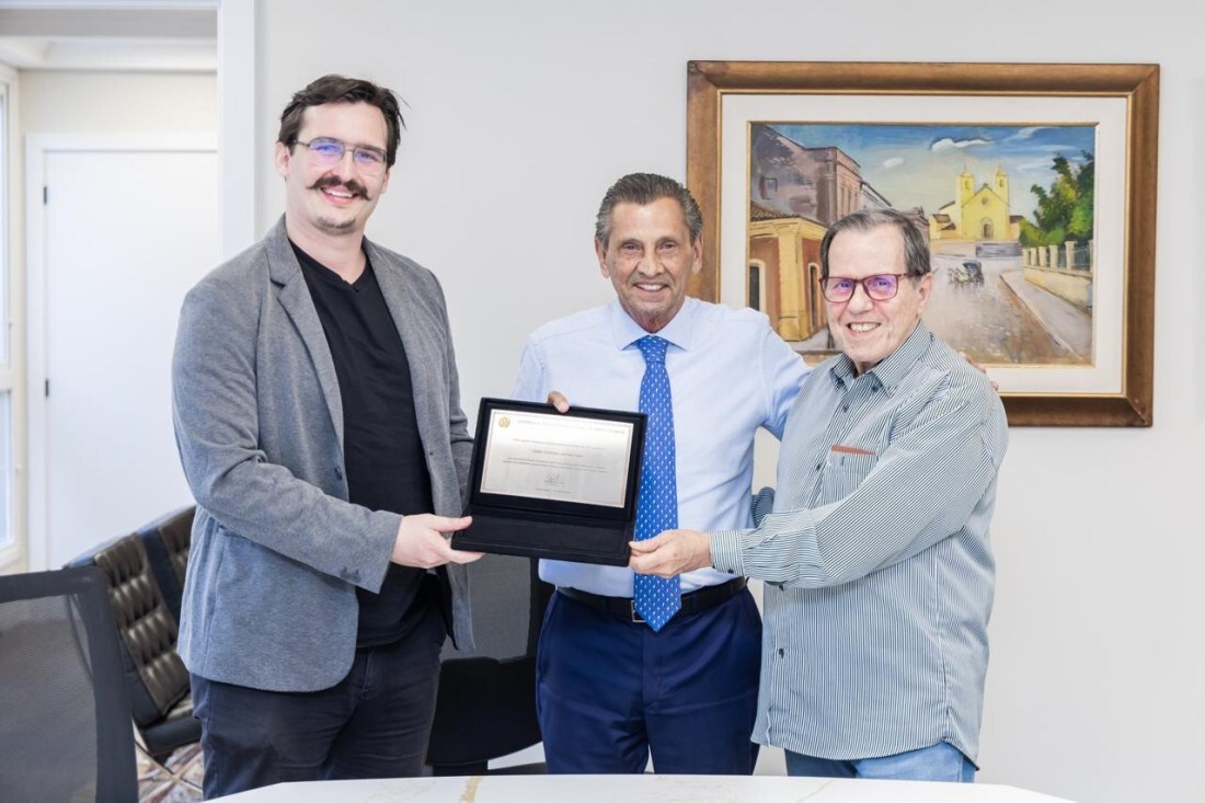 Reconhecimento foi entregue pelo presidente da Alesc, deputado Júlio Garcia (PSD), em cerimônia que destacou a trajetória da emissora e sua contribuição à comunidade de Gaspar.



