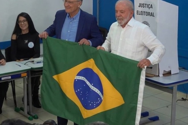 Lula estava acompanhado do vice-presidente Geraldo Alckimin