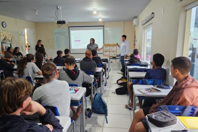 O plano de a&ccedil;&atilde;o est&aacute; organizado em tr&ecirc;s pilares: pedag&oacute;gico-pr&aacute;tico, institucional e de monitoramento.