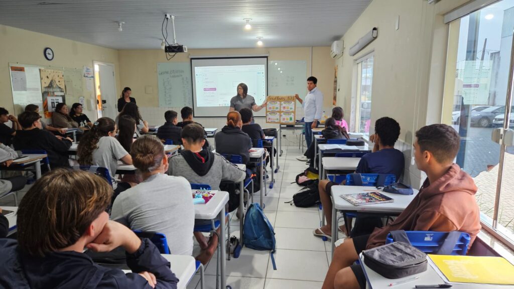 O plano de ação está organizado em três pilares: pedagógico-prático, institucional e de monitoramento.