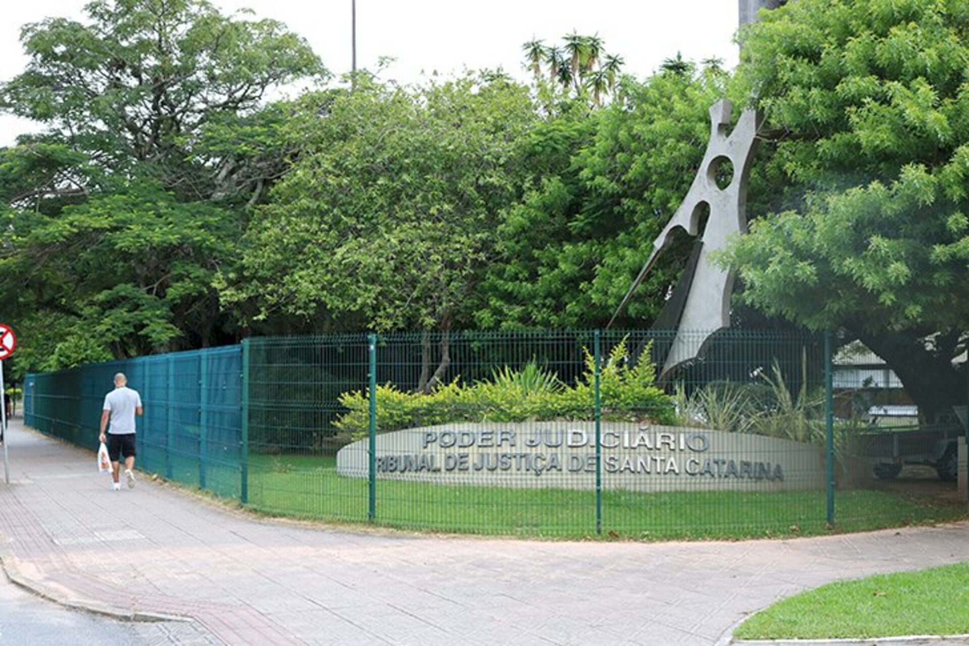 Confira a coluna Poder SC 'Justiça intervém'