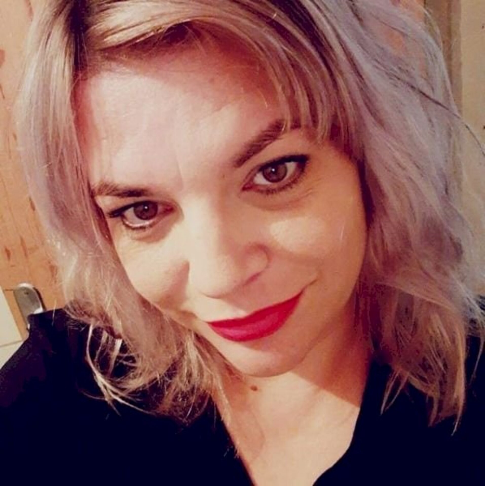 Carine morreu de overdose em um motel de Gaspar //